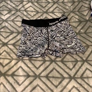 black/white nike pros